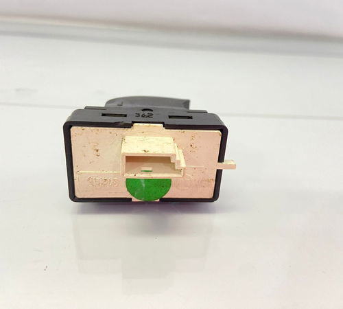 Botão Vidro Porta Dianteira Direita Fiat Punto 2008/2018