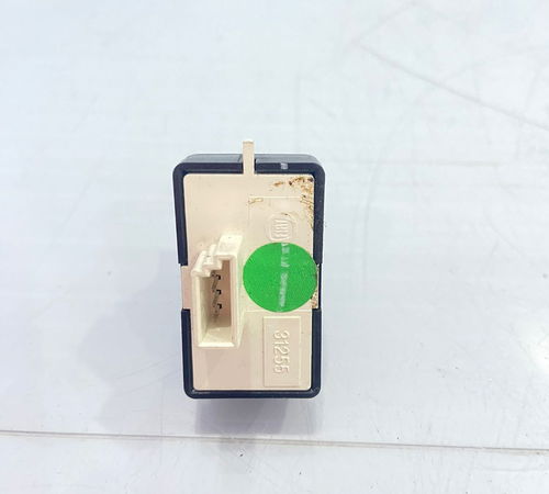 Botão Vidro Porta Traseira Direita Fiat Punto 2008/2018