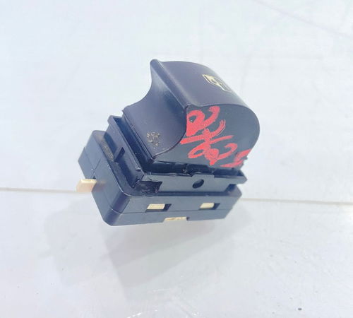 Botão Vidro Porta Traseira Direita Fiat Punto 2008/2018