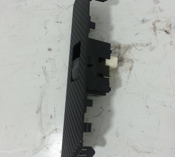 Comando Vidro Elétrico Traseiro Direito Toyota Rav4 13 A 15