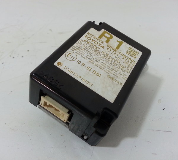 Modulo Controle Porta Toyota Rav4 2013 A 2015 8974142300
