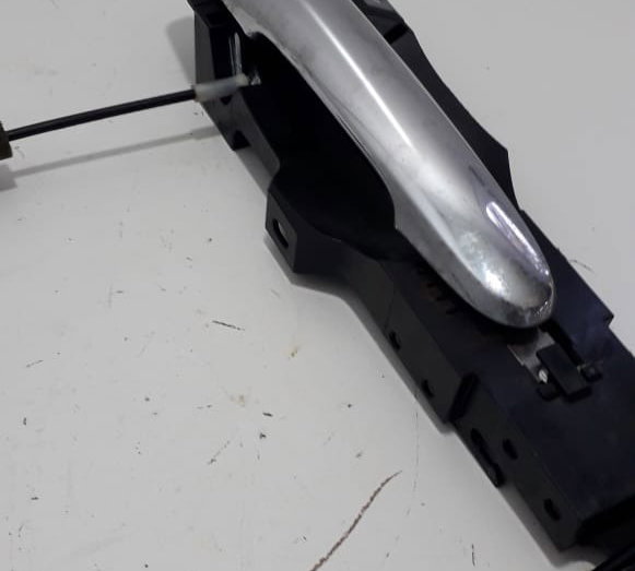 Maçaneta Porta Dianteira Direita Nissan Versa 2012-usado