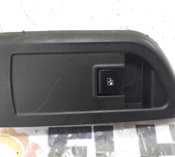 Botão Vidro Elétrico Dianteiro Direito Gm Onix-usado