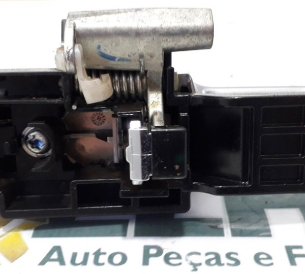Maçaneta Porta Traseira Esquerda Mmc Triton 3.2 Diesel 2010