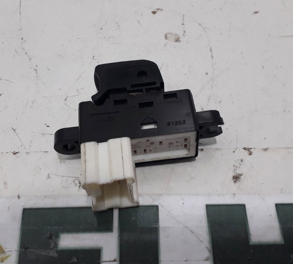 Botão Vidro Elétrico Dianteiro Direito Nissan Livina 2010