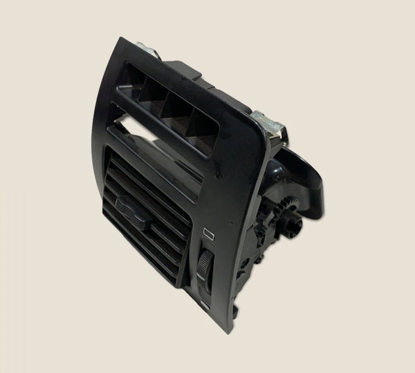 Difusor Lateral Esq. Palio Trekking 1.6 16v Flex 2012 (3440)