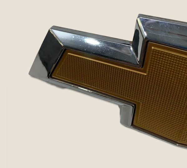 Emblema Grade Dianteira Onix Lt 1.0 Flex 2019 (3849) Dourado