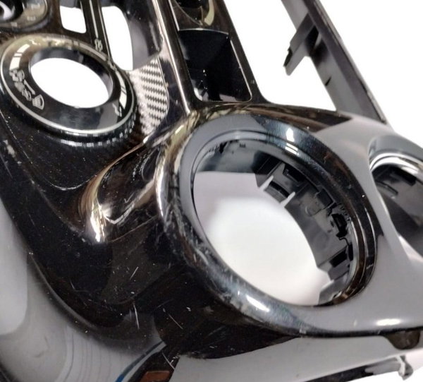 Moldura Central Do Painel Nissan March Com Detalhes