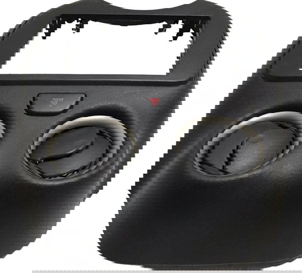 Moldura Central Rádio Pisca Alerta Nissan Versa 2011 A 15