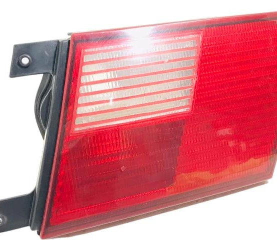 Lanterna Tampa Traseira Direita Vw Santana 1998/2006