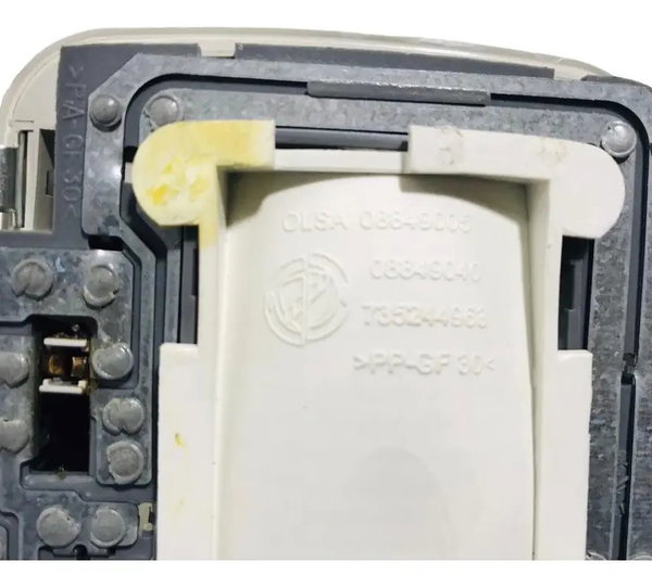 Luz De Teto Cortesia Central Fiat Grand Siena 2013-usado