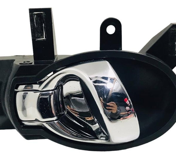 Maçaneta Interna Direito Nissan March / Versa 2011/18 Usada Original Foto