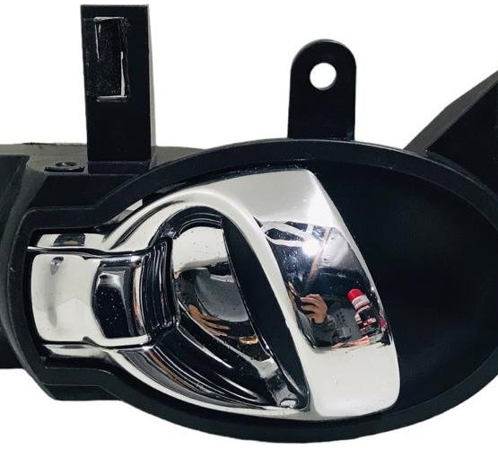Maçaneta Interna Direito Nissan March / Versa 2011/18 Usada Original Foto