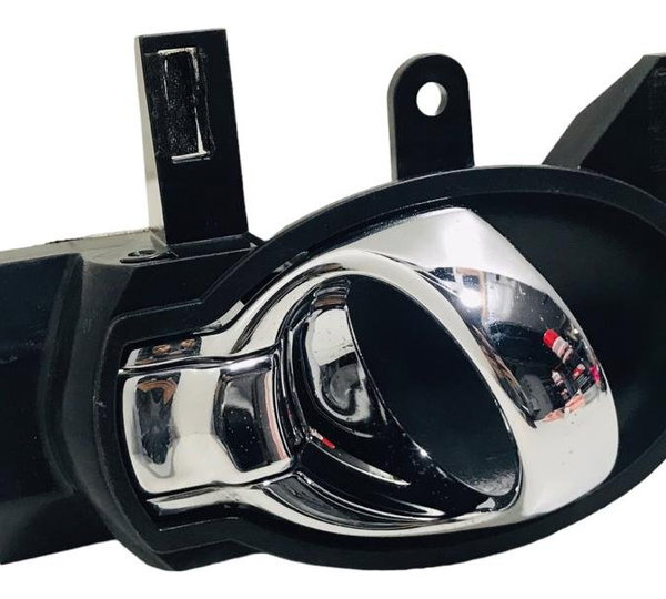 Maçaneta Interna Direito Nissan March / Versa 2011/18 Usada Original Foto