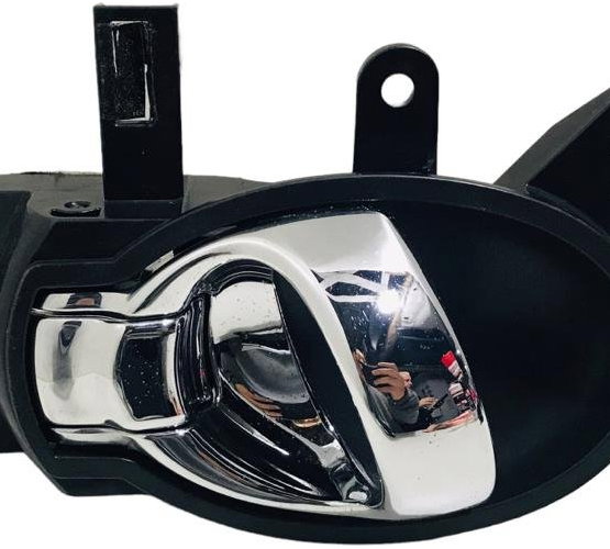 Maçaneta Interna Direito Nissan March / Versa 2011/18 Usada Original Foto