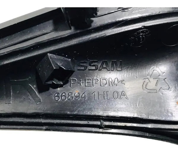 Acabamento Churrasqueira Direita Nissan Versa 2012/2018