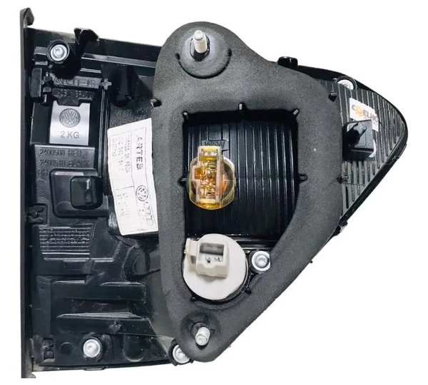 Lanterna Tampa Traseira Direita Vw Fox 1.6 2015/2019