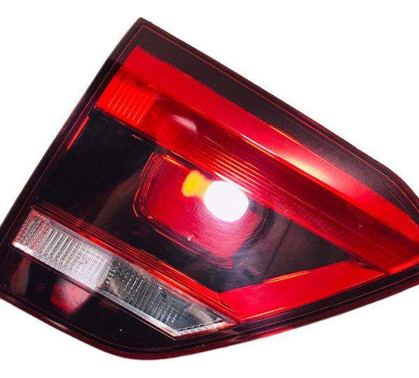 Lanterna Tampa Traseira Lado Esquerdo Vw Fox 2015/2019