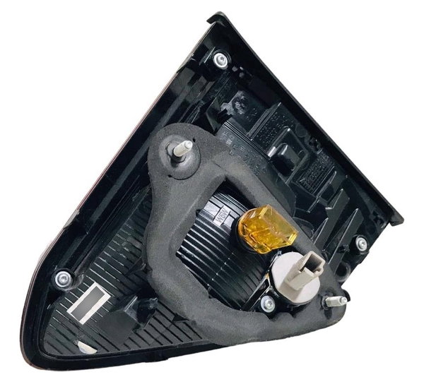 Lanterna Tampa Traseira Lado Esquerdo Vw Fox 2015/2019