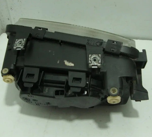 Farol Direito Audi A3 1997-usado
