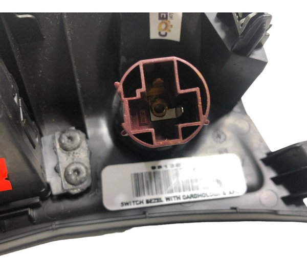 Moldura Tomada 12v Acendedor Chevrolet Tracker 2015