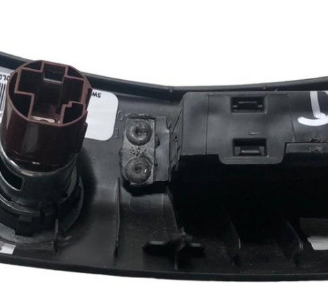 Moldura Tomada 12v Acendedor Chevrolet Tracker 2015