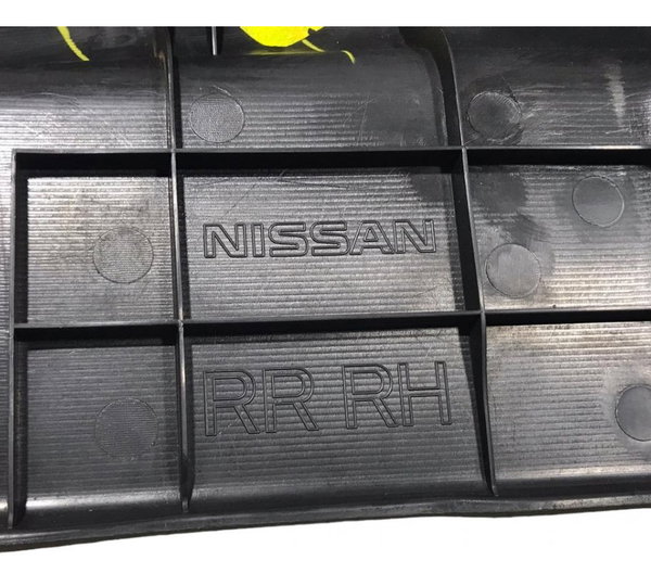 Soleira Traseiro Direito Nissan March 2012