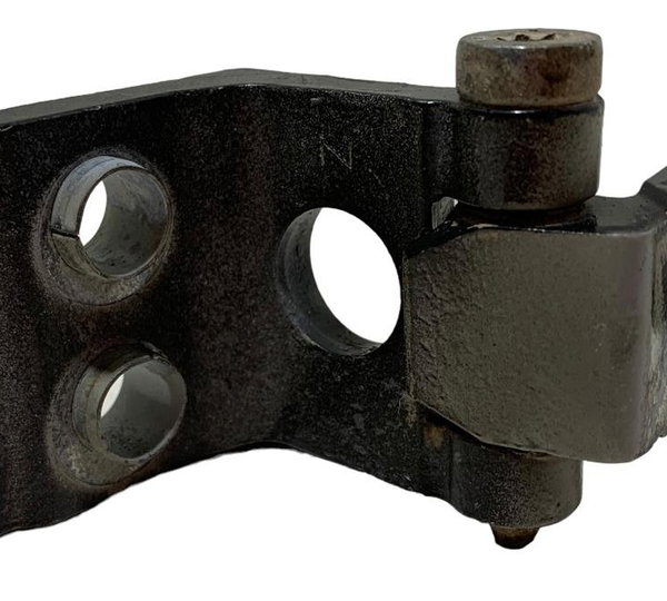 Dobradiça Inferior Porta Dianteira Esquerda Peugeot 206 2004