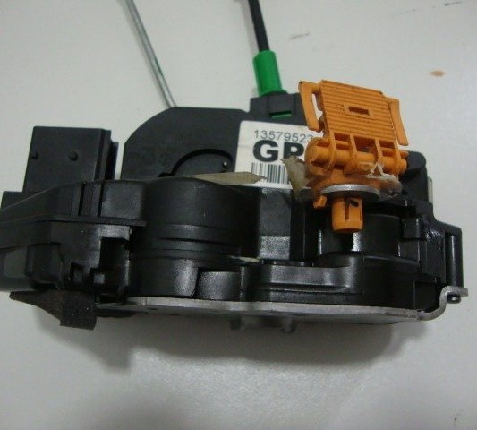 Fechadura Porta Dianteira Direita Gm Tracker 2015