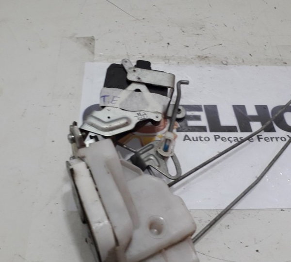 Fechadura Porta Traseira Esquerda Mitsubishi Tr4 2013-usado
