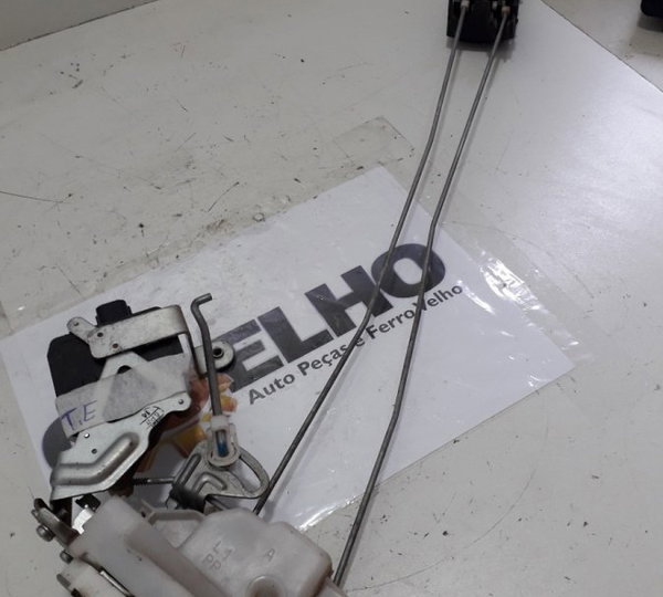 Fechadura Porta Traseira Esquerda Mitsubishi Tr4 2013-usado