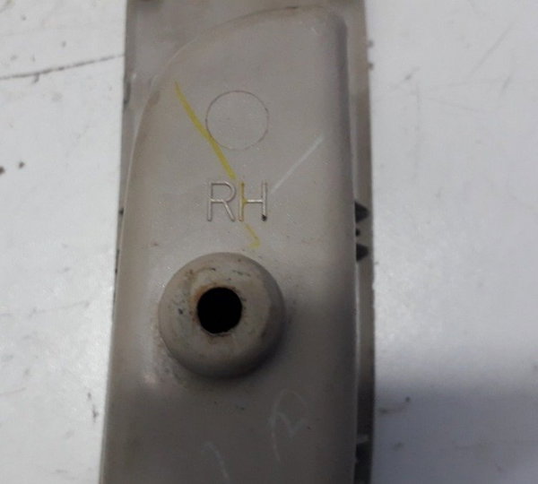 Moldura Botão Vidro Dianteiro Direito Mmc Triton 3.2 2010