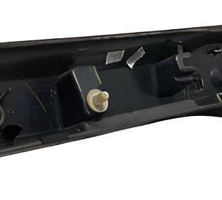 Moldura Friso Tampa Traseira Nissan Versa 2019 Original Foto