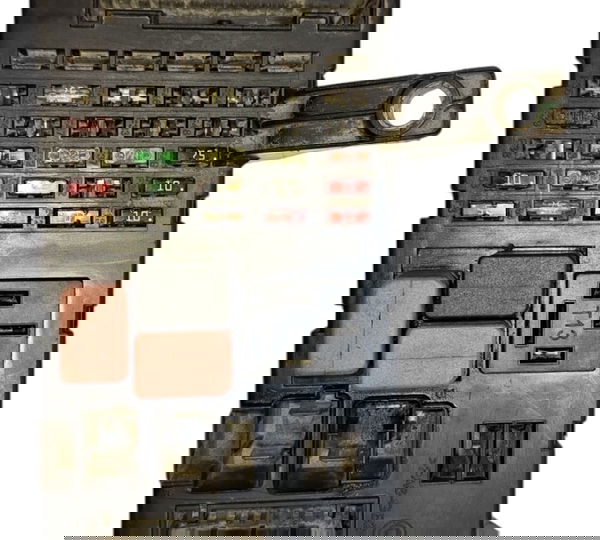 Caixa Fusíveis Fiat Palio Siena Strada Doblo 2004 2012