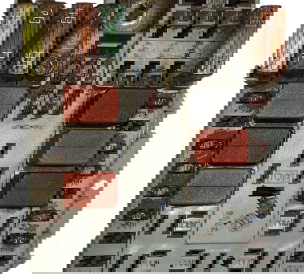 Caixa Fusível Fiat Siena Fire 1.0 8v 2001 2002