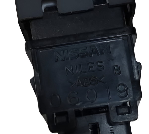 Botão Interruptor Pisca Alerta Nissan March 2015 2016/2020