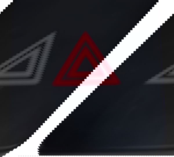 Botão Interruptor Pisca Alerta Nissan March 2015 2016/2020