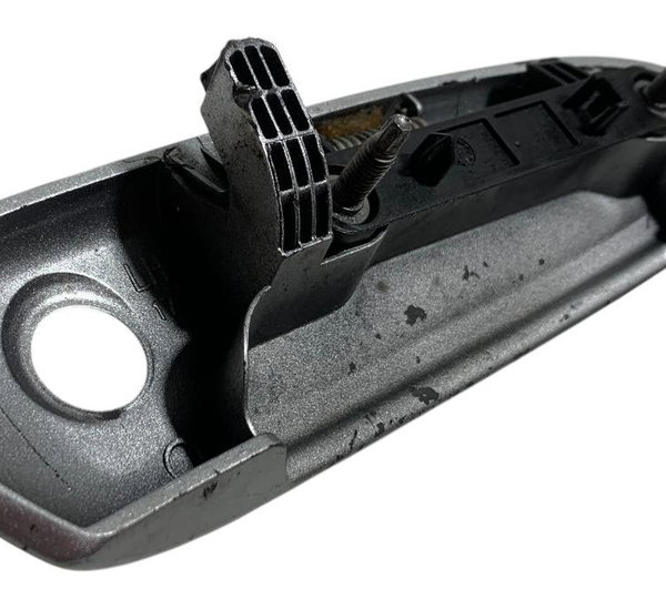 Maçaneta Externa Dianteira Esquerda Chevrolet Onix 2016