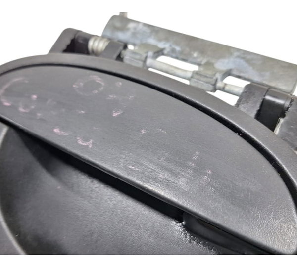 Maçaneta Externa Dianteira Direita Gm Corsa - Detalhe