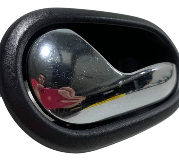 Maçaneta Interna Dianteira Esquerda Renault Sandero 1.6 2015