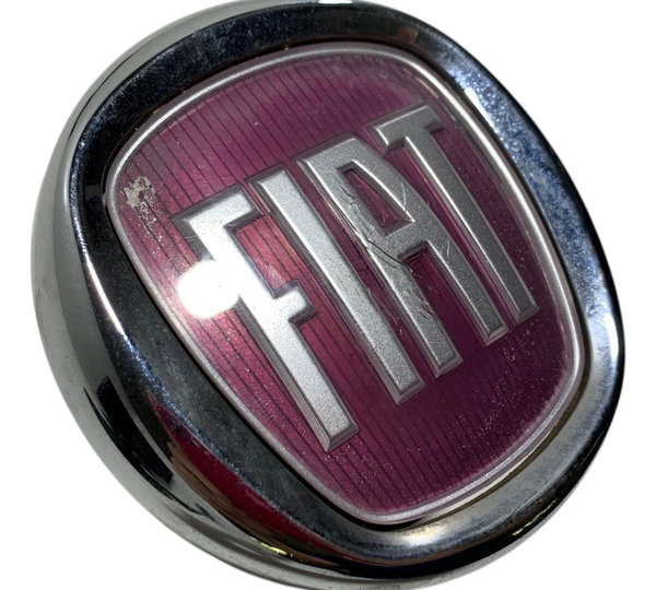 Emblema Abertura Tampa Traseira Fiat Punto 2015 C/detalhe