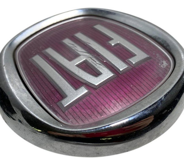 Emblema Abertura Tampa Traseira Fiat Punto 2015 C/detalhe