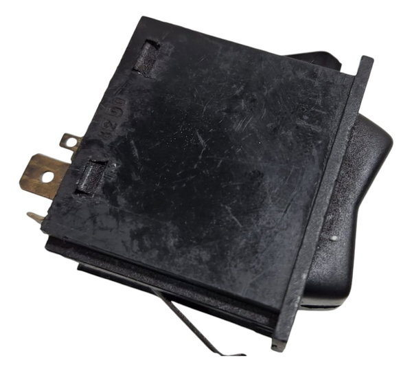 Interruptor Botão Neblina Vw Gol Parati 1985-96 - Detalhe