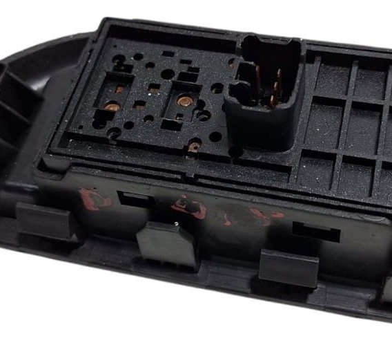 Botão Vidro Elétrico Dianteiro Direito Gm Onix 2013
