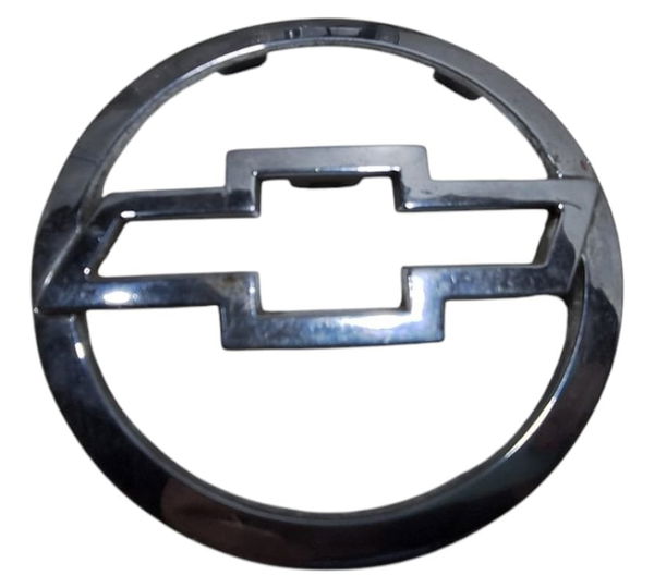 Emblema Grade Chevrolet Corsa 2005 - Detalhe