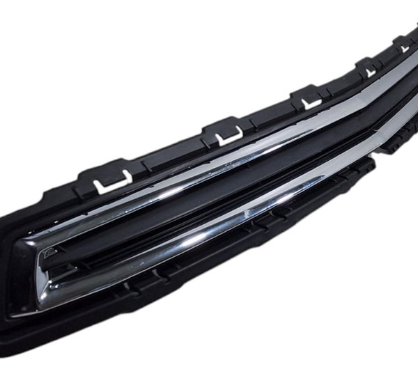 Grade Superior Cromada Gm Onix Prisma 2013 - Detalhe