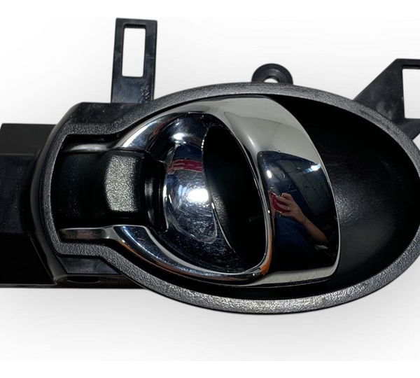 Maçaneta Interna Lado Esquerdo Nissan Versa 2019 Original Foto