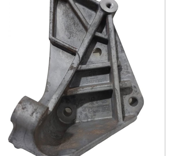 Suporte Do Alternador Prisma Novo Onix 2013 /15 Gm 24579131