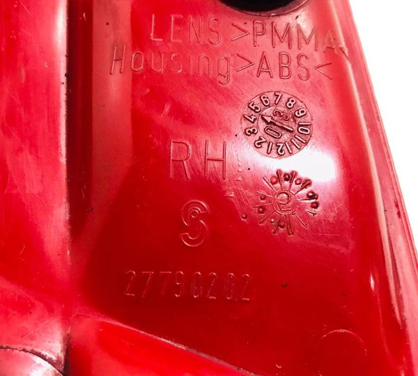 Lanterna Tampa Traseira Lado Direito Fiat Siena  06 46846705
