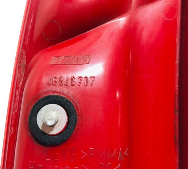 Lanterna Tampa Traseira Lado Esquerdo Fiat Siena 46846707